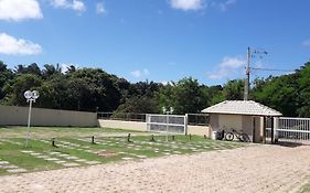 Casa agradável em condomínio perto da praia.